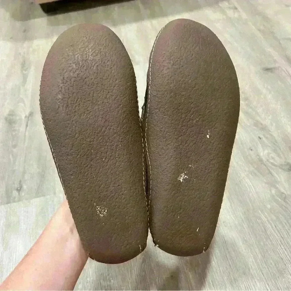 L.L. Bean Men’s Brown Leather Slip On Flannel Lined Handsewn Slippers - Picture 4 of 6